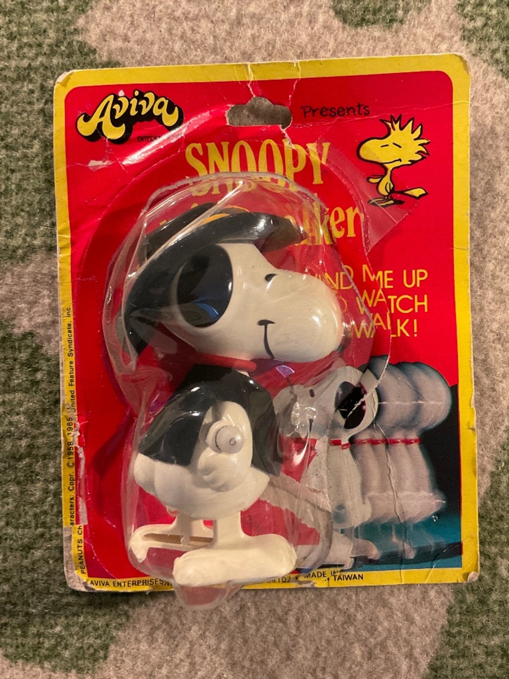 Vintage 1970s Aviva peanut Snoopy, Cowy wind up walker toy